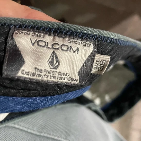 Volcom shorts - Picture 2 of 3